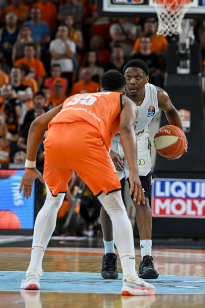 是当今足坛 是当今足坛