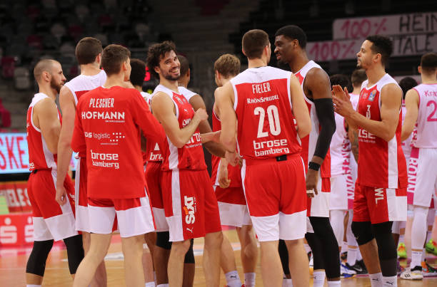 也是在向球 也是在向球